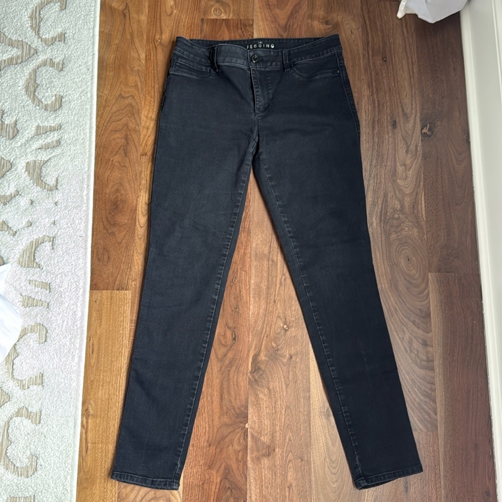 WHITE HOUSE BLACK MARKET jeggings in 10long